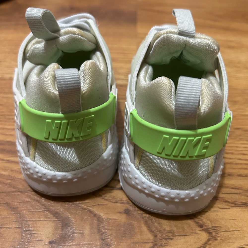 New Green Nike Hirachi💚🤍